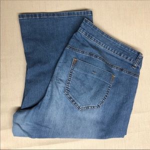 Torrid Denim Jean Capris Plus Size 22 EUC